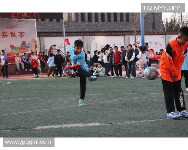 足球指导照片分享提升技术与战术理解的最佳途径